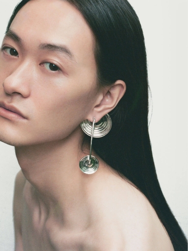 Sliver Small Spring Eye Ripple Earring - Single