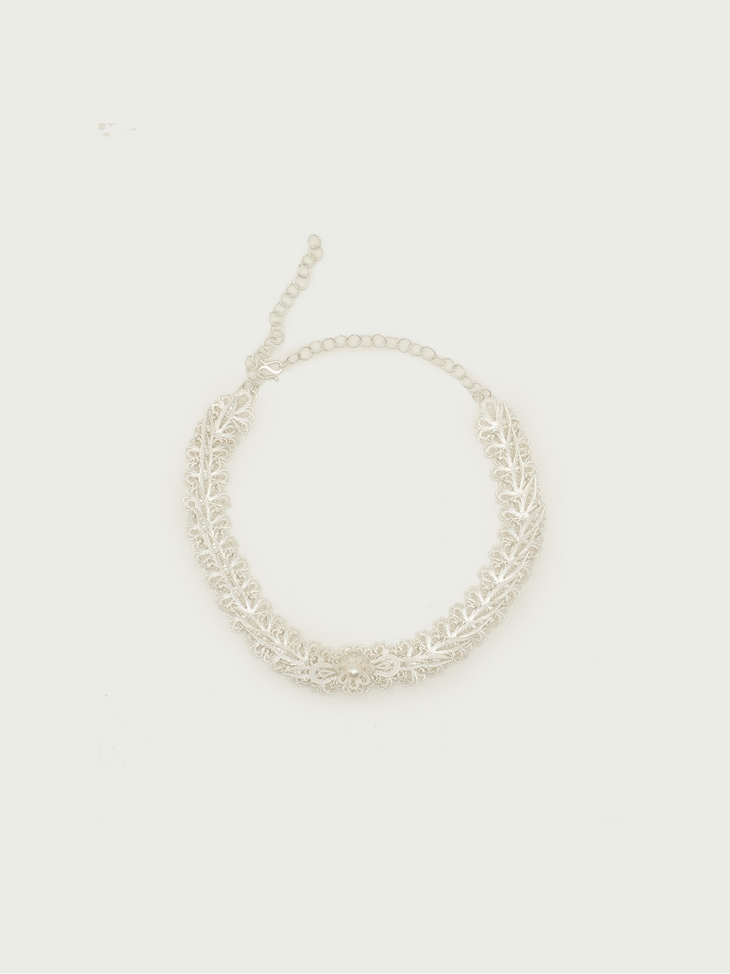 Filigree choker with fresh water pearl
