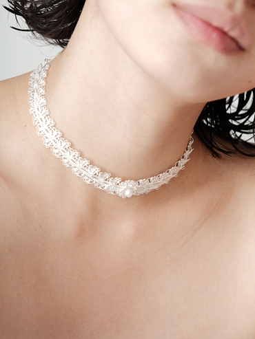 Filigree choker with fresh water pearl