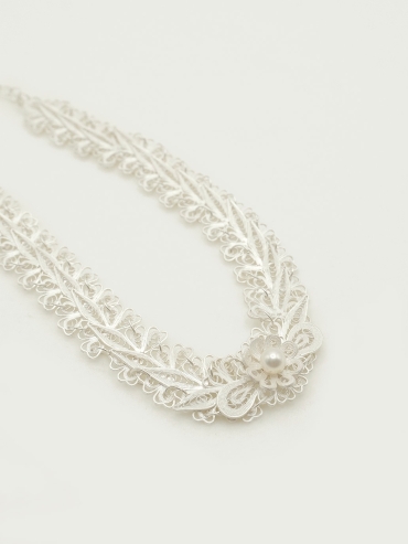 Filigree choker with fresh water pearl