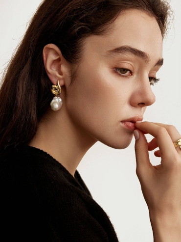 Gold Baroque Pearl Wind Cavern Earrings