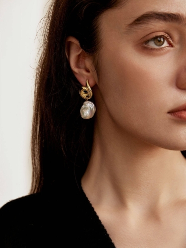 Gold Baroque Pearl Wind Cavern Earrings