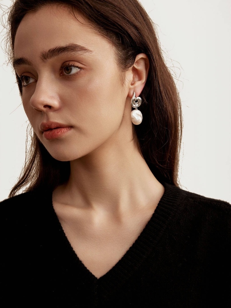 Silver Baroque Pearl Wind Cavern Earrings