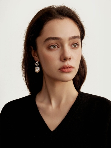 Silver Baroque Pearl Wind Cavern Earrings