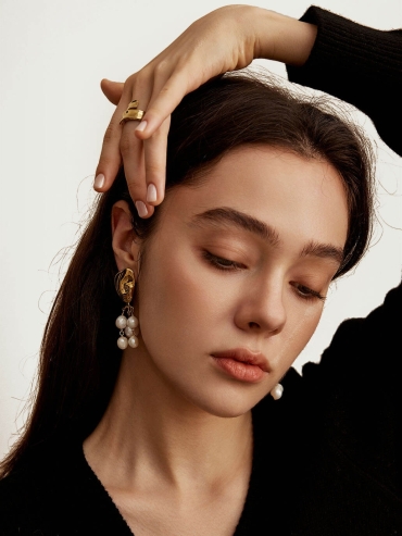 Gold Rotating Rock Pearl Earrings