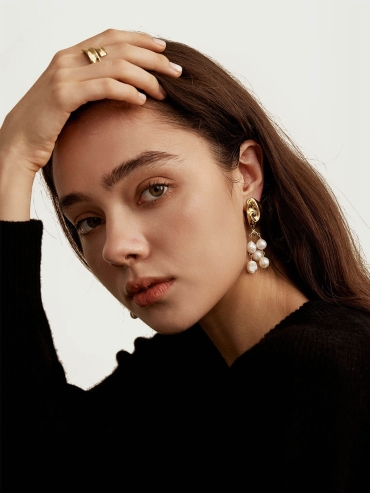 Gold Rotating Rock Pearl Earrings