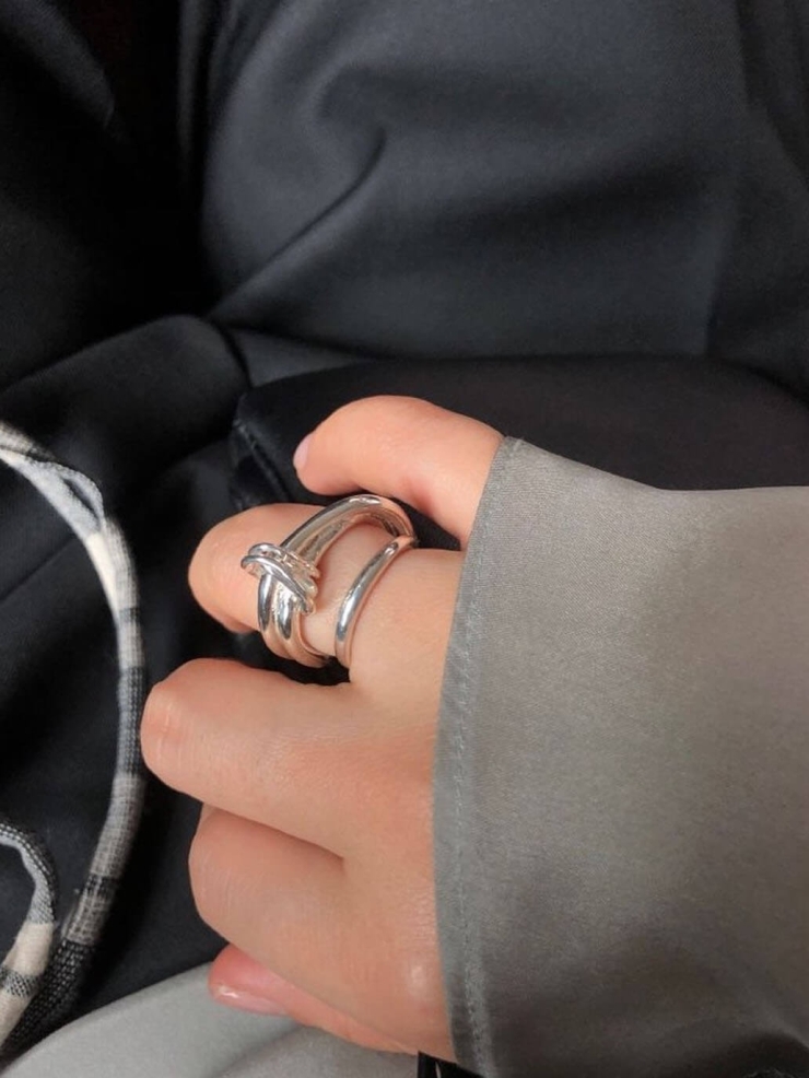 Gordian bold knot ring