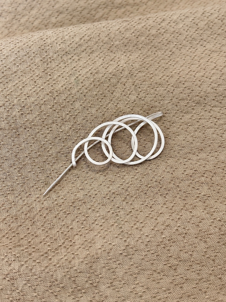 GUAN - spiral brooch