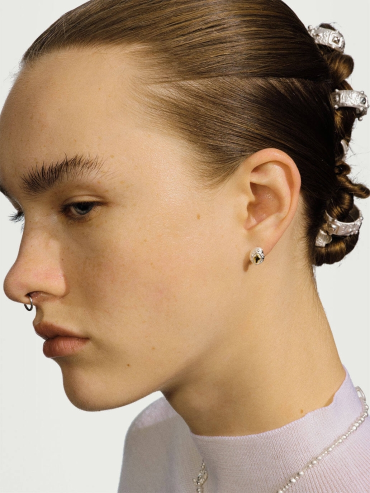 Gold wind erosion earrings