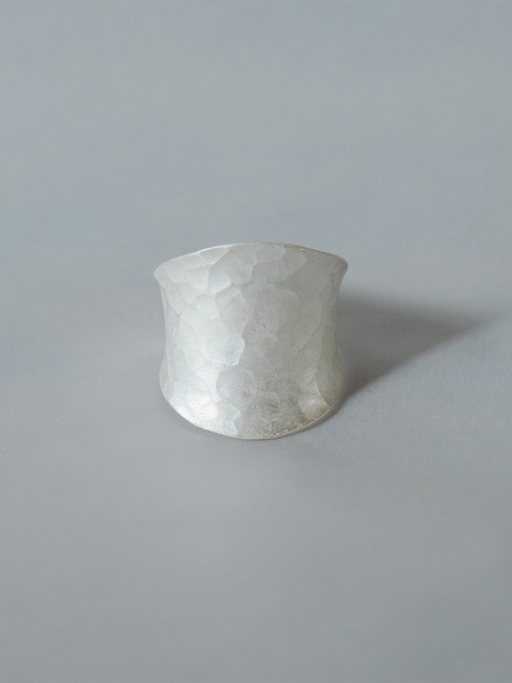 HENG-gender neutral hammer pattern fine silver ring