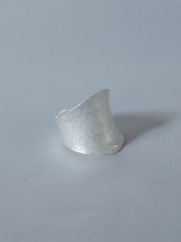 HENG-gender neutral hammer pattern fine silver ring