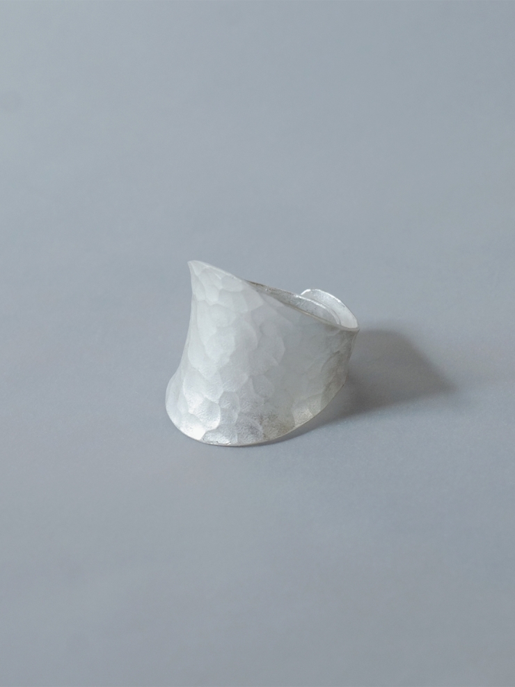 HENG-gender neutral hammer pattern fine silver ring