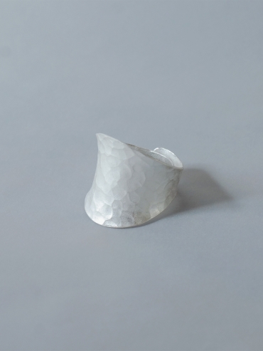 HENG-gender neutral hammer pattern fine silver ring