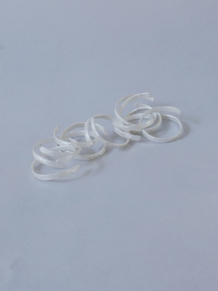 HENG-gender neutral minimal hammer pattern ring