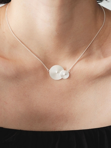 Double wutuo pendant necklace