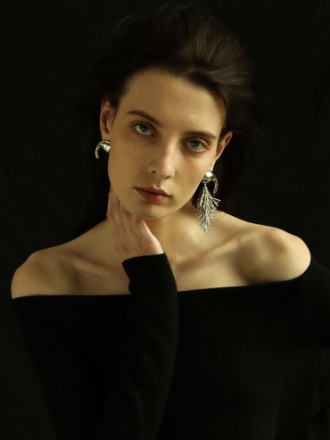 Silver irregular pine needle earrings