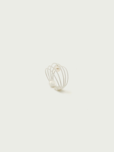 Twist silver ring eith fresh water pearl