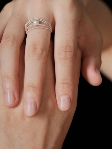 Twist silver ring eith fresh water pearl