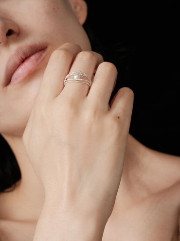 Twist silver ring eith fresh water pearl