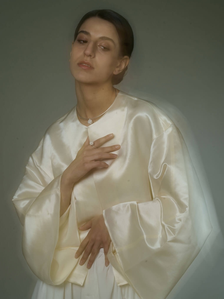 White coneflower silver collar