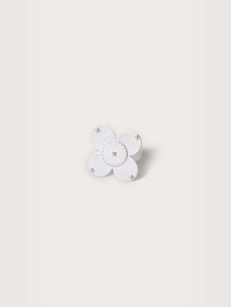 White nouveau carillon ring