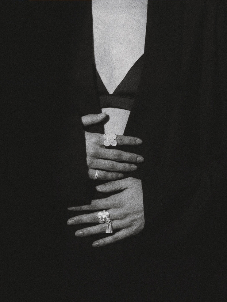 White nouveau carillon ring