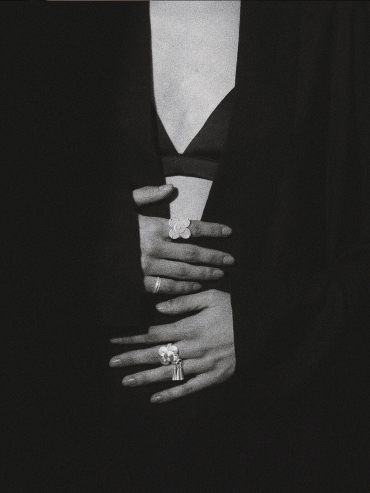 White nouveau carillon ring