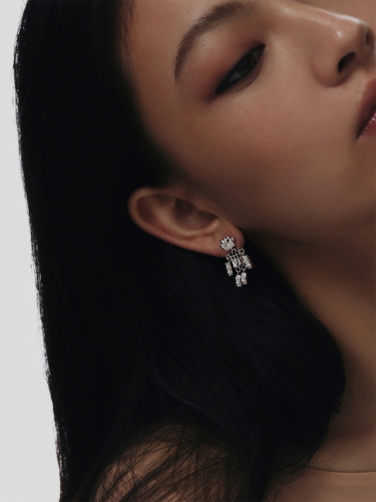 ATELIER SÓ Karat Black Robot Earring (Single)