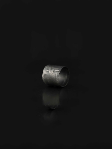 Black wide pin ring