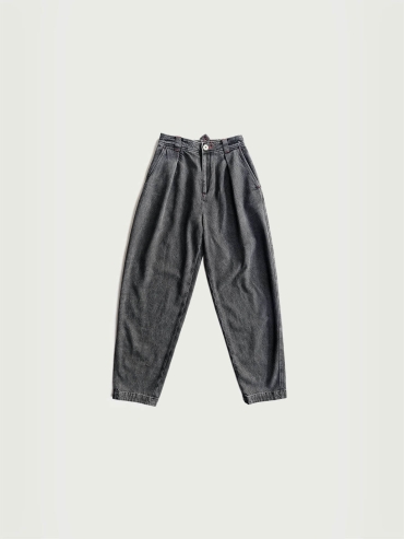 Grey silhouette denim jeans