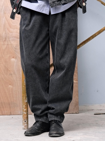 Grey silhouette denim jeans