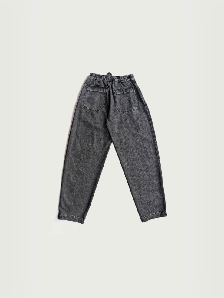 Grey silhouette denim jeans