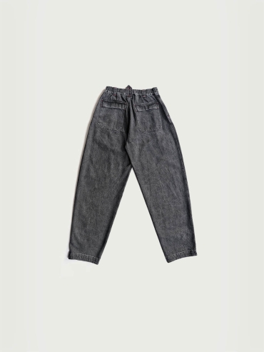 Grey silhouette denim jeans