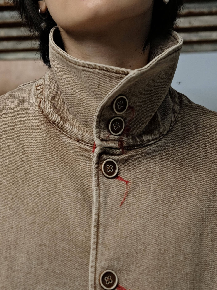 Brown cowboy jacket with a tailored silhouette