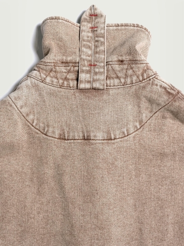 Brown cowboy jacket with a tailored silhouette