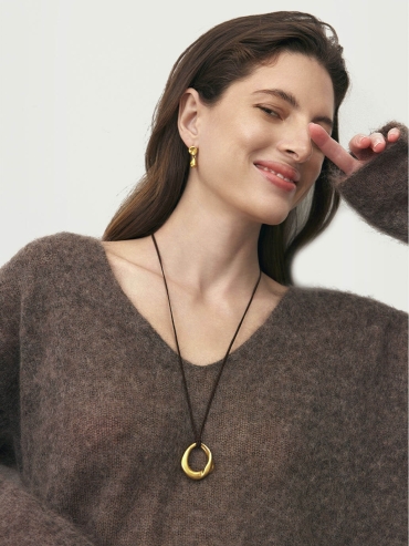 Gold Drops Seal Earrings