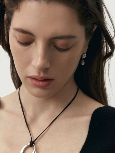 Silver Drops Seal Earrings