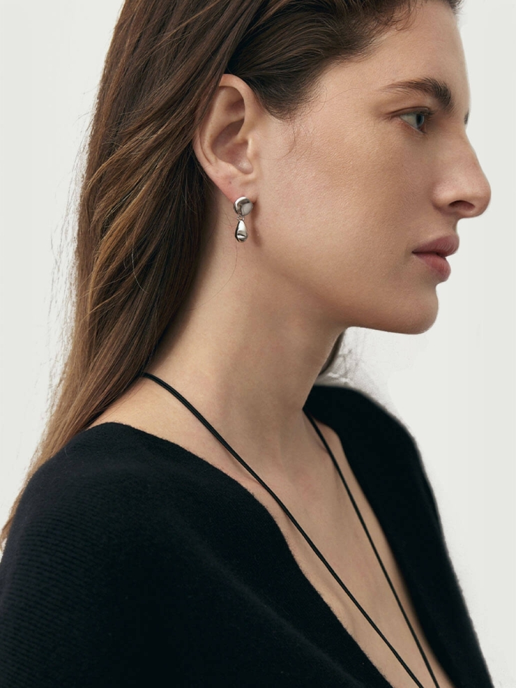 Silver Drops Seal Earrings