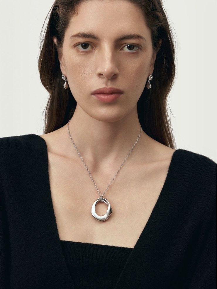 Silver Drops Seal Earrings