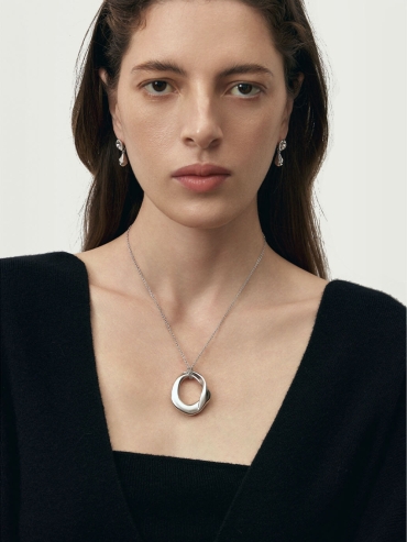 Silver Drops Seal Earrings