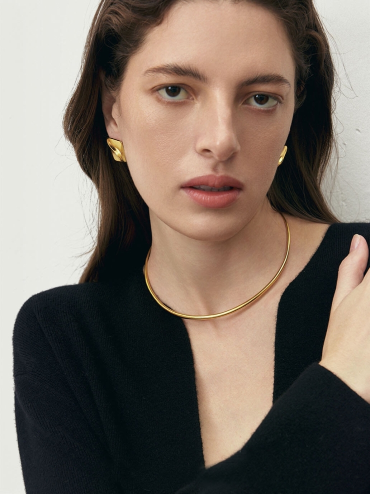 Gold Circle Pendant Necklace