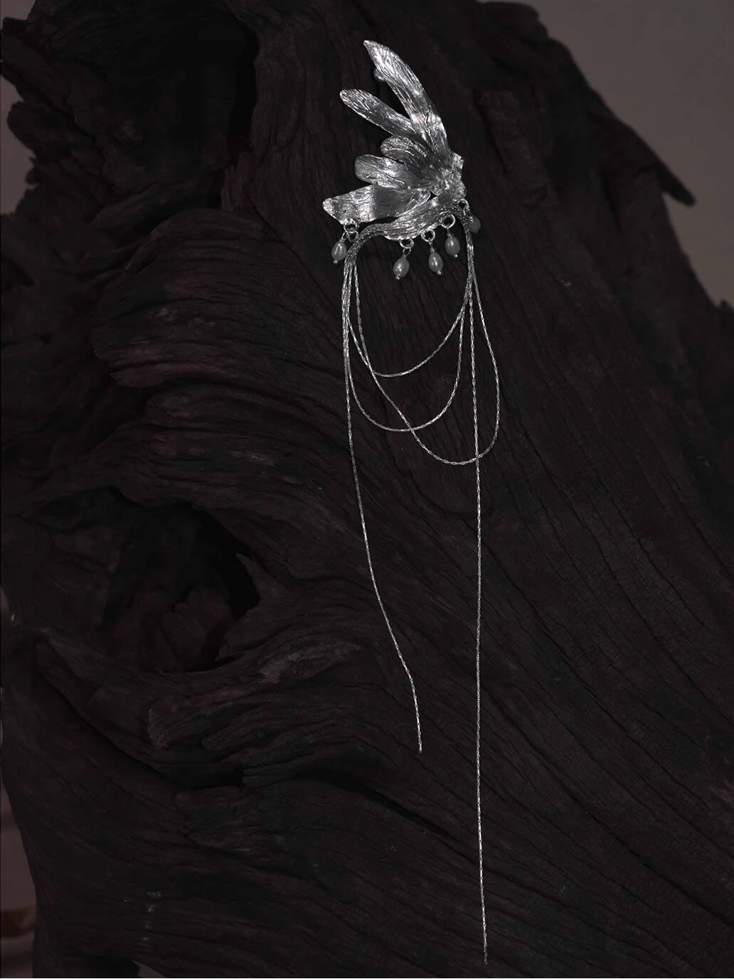 Exquisite Crimson Leaf Stud - Single