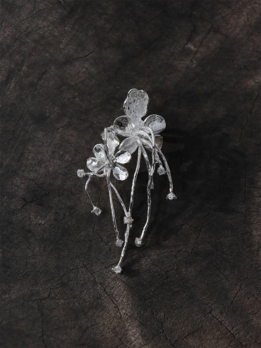 Hibiscus with Agarwood Ear Clip - Single