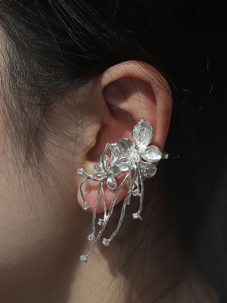 Hibiscus with Agarwood Ear Clip - Single