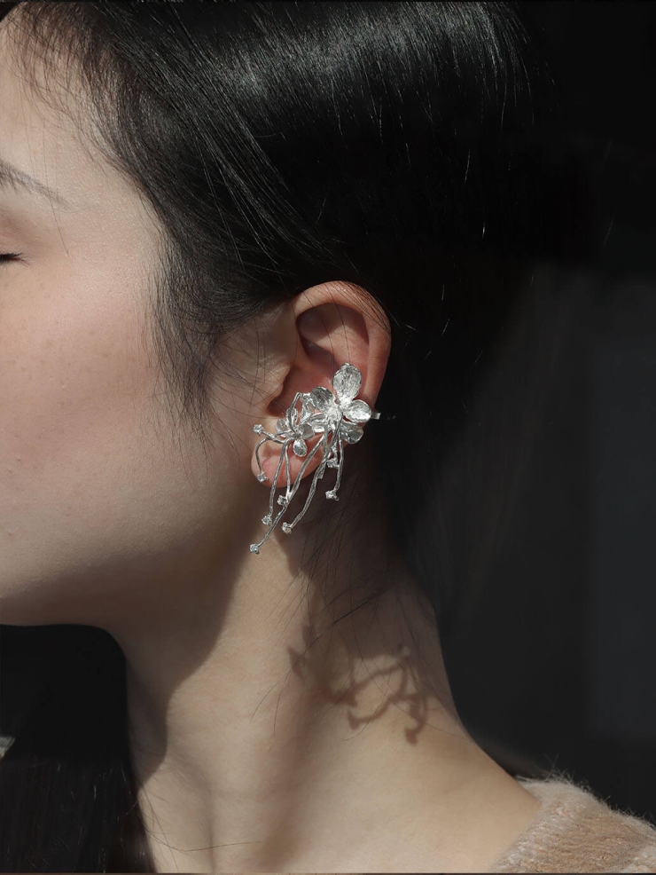 Hibiscus with Agarwood Ear Clip - Single