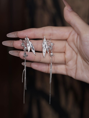 Lily of the Valley Leaf Stud - Single