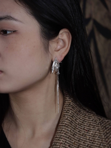 Lily of the Valley Leaf Stud - Single