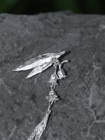 Lily of the Valley Leaf Stud - Single