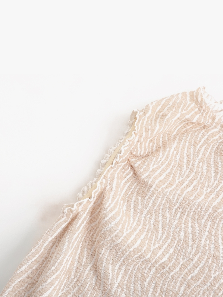 SWAYING Cream Bubble Yarn Top