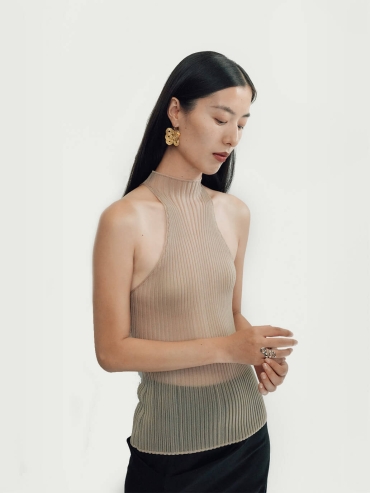 Gold Linked Beads and Cloud Pattern Short Earrings